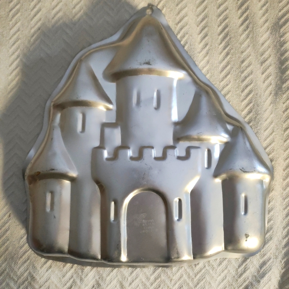 Wilton castle cake pan